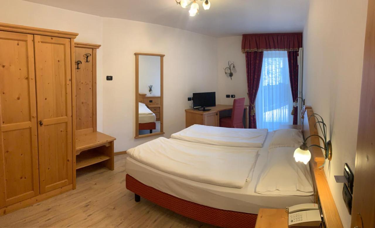 Hotel Laurin Canazei Extérieur photo