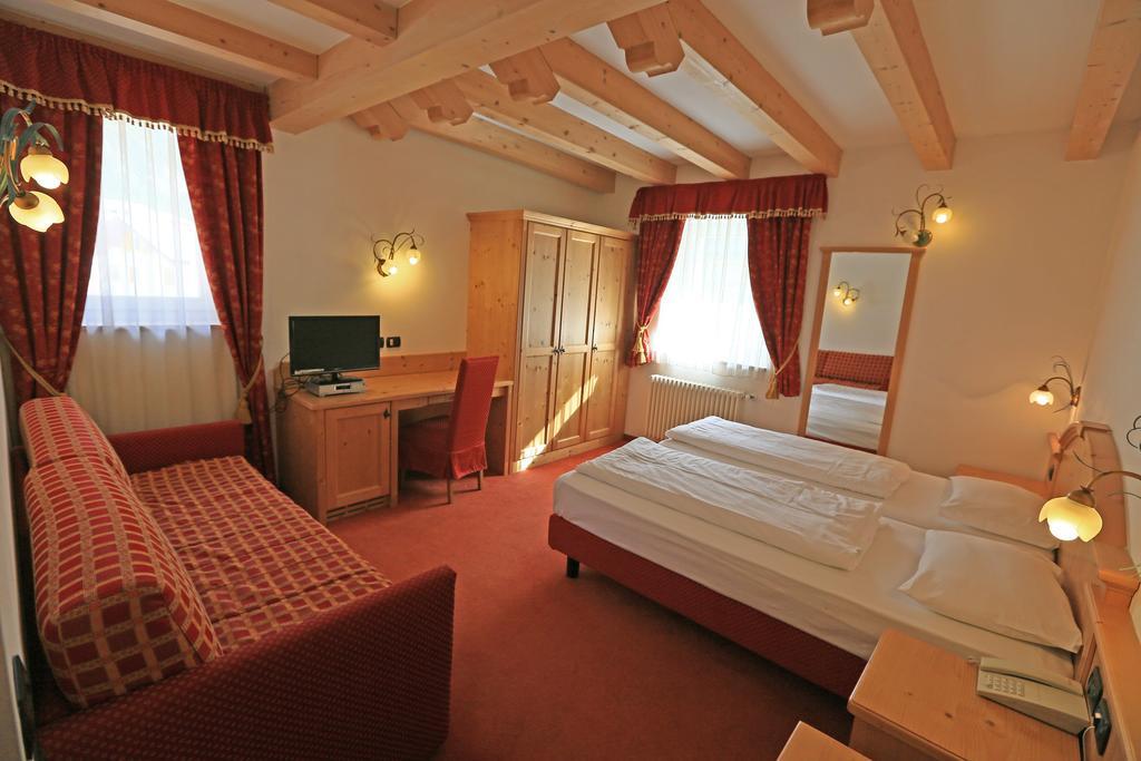 Hotel Laurin Canazei Chambre photo